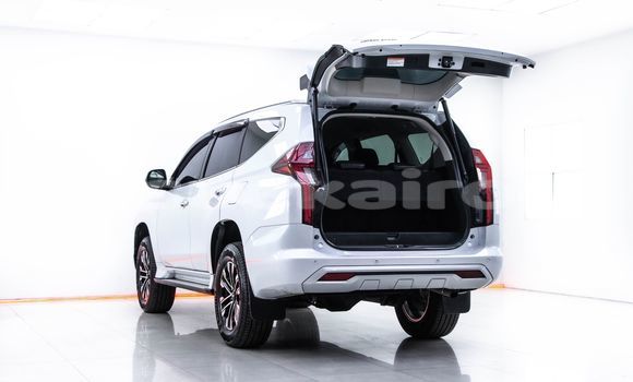 Buy Used Mitsubishi Pajero White Car in Bangkok in Bangkok Buy Used Mitsubishi Pajero White Car in Bangkok in Bangkok