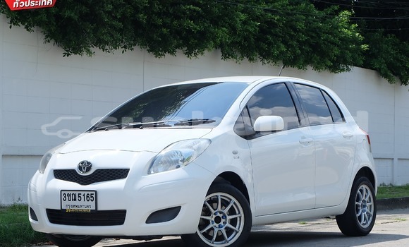 ซื้อ รถมือสอง Toyota Yaris ขาว รถยนต์ ใน %{เมือง} ใน กรุงเทพมหานคร