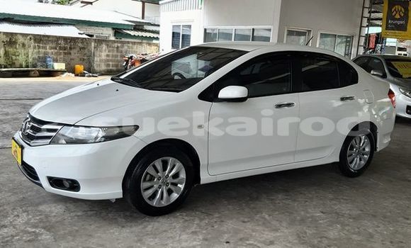 ซื้อ รถมือสอง Honda City ขาว รถยนต์ ใน %{เมือง} ใน กรุงเทพมหานคร