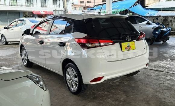 ซื้อ รถมือสอง Toyota Yaris ขาว รถยนต์ ใน %{เมือง} ใน กรุงเทพมหานคร ซื้อ รถมือสอง Toyota Yaris ขาว รถยนต์ ใน %{เมือง} ใน กรุงเทพมหานคร