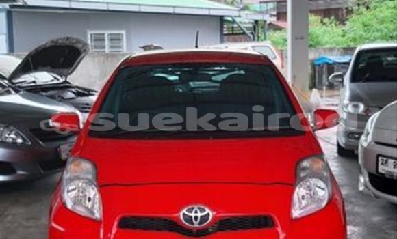 ซื้อ รถมือสอง Toyota Yaris สีแดง รถยนต์ ใน %{เมือง} ใน กรุงเทพมหานคร