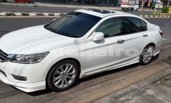 ซื้อ รถมือสอง Honda Accord ขาว รถยนต์ ใน %{เมือง} ใน กรุงเทพมหานคร