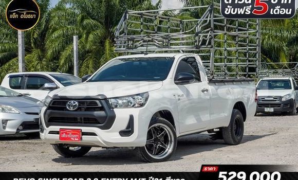 Buy Used Toyota Hiluxe Revo White Car in Bangkok in Bangkok