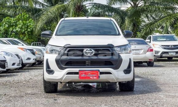 Buy Used Toyota Hiluxe Revo White Car in Bangkok in Bangkok Buy Used Toyota Hiluxe Revo White Car in Bangkok in Bangkok