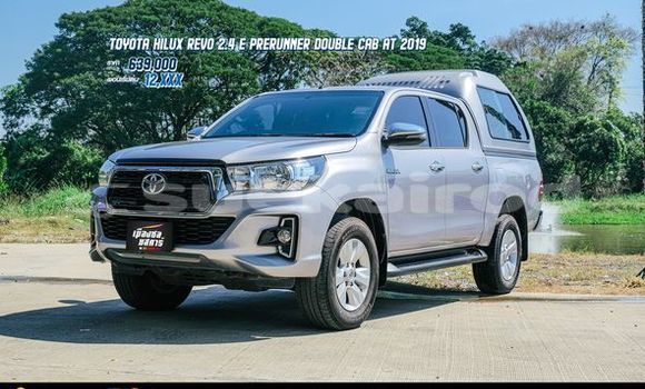 ซื้อ รถมือสอง Toyota Hiluxe Revo เงิน รถยนต์ ใน %{เมือง} ใน กรุงเทพมหานคร