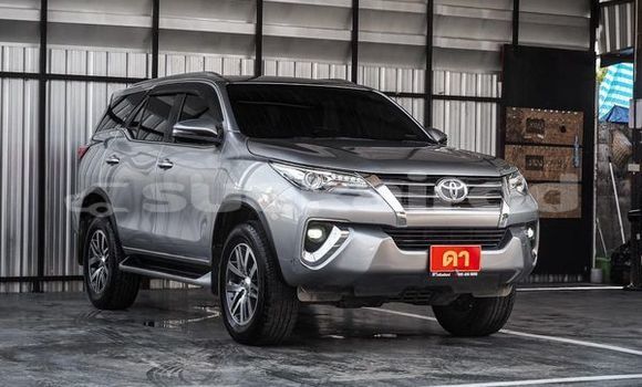 ซื้อ รถมือสอง Toyota Fortuner เงิน รถยนต์ ใน %{เมือง} ใน กรุงเทพมหานคร ซื้อ รถมือสอง Toyota Fortuner เงิน รถยนต์ ใน %{เมือง} ใน กรุงเทพมหานคร