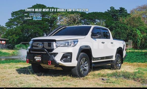 Buy Used Toyota Hiluxe Revo White Car in Bangkok in Bangkok