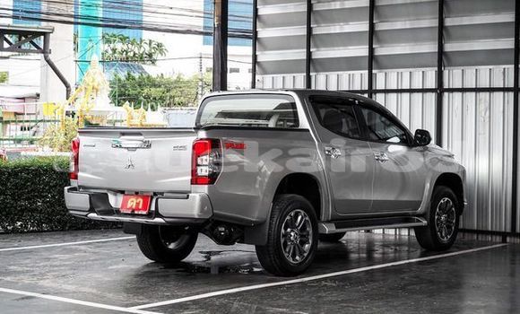 ซื้อ รถมือสอง Mitsubishi Triton เงิน รถยนต์ ใน %{เมือง} ใน กรุงเทพมหานคร ซื้อ รถมือสอง Mitsubishi Triton เงิน รถยนต์ ใน %{เมือง} ใน กรุงเทพมหานคร