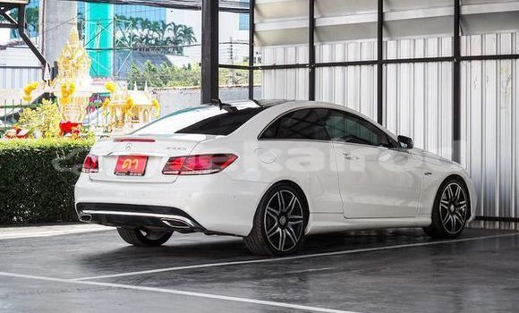 ซื้อ รถมือสอง Mercedes-Benz E200 ขาว รถยนต์ ใน %{เมือง} ใน กรุงเทพมหานคร ซื้อ รถมือสอง Mercedes-Benz E200 ขาว รถยนต์ ใน %{เมือง} ใน กรุงเทพมหานคร