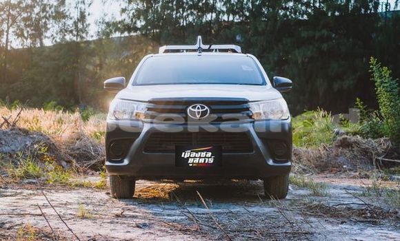 Buy Used Toyota Hiluxe Revo White Car in Bangkok in Bangkok Buy Used Toyota Hiluxe Revo White Car in Bangkok in Bangkok