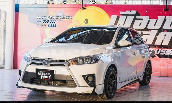 ซื้อ รถมือสอง Toyota Yaris ขาว รถยนต์ ใน %{เมือง} ใน กรุงเทพมหานคร