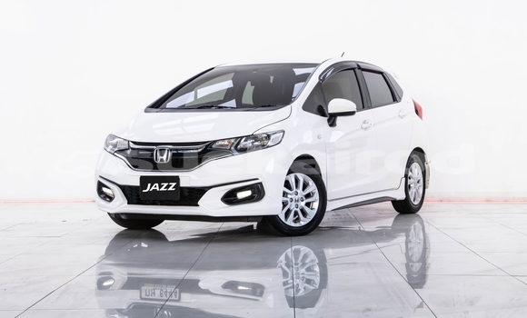 Buy Used Honda Jazz White Car in Bangkok in Bangkok Buy Used Honda Jazz White Car in Bangkok in Bangkok