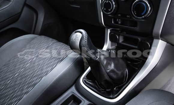 Buy Used Chevrolet Colorado White Car in Bangkok in Bangkok Buy Used Chevrolet Colorado White Car in Bangkok in Bangkok