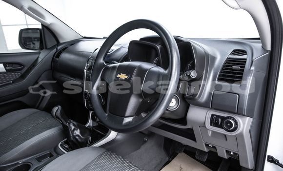 Buy Used Chevrolet Colorado White Car in Bangkok in Bangkok Buy Used Chevrolet Colorado White Car in Bangkok in Bangkok