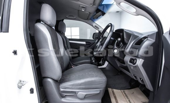 Buy Used Chevrolet Colorado White Car in Bangkok in Bangkok Buy Used Chevrolet Colorado White Car in Bangkok in Bangkok