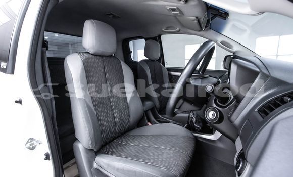 Buy Used Chevrolet Colorado White Car in Bangkok in Bangkok Buy Used Chevrolet Colorado White Car in Bangkok in Bangkok
