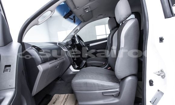 Buy Used Chevrolet Colorado White Car in Bangkok in Bangkok Buy Used Chevrolet Colorado White Car in Bangkok in Bangkok