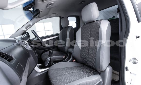 Buy Used Chevrolet Colorado White Car in Bangkok in Bangkok Buy Used Chevrolet Colorado White Car in Bangkok in Bangkok