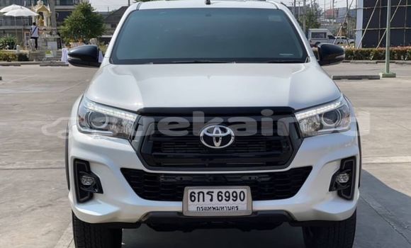 Buy Used Toyota Hiluxe Revo White Car in Bangkok in Bangkok Buy Used Toyota Hiluxe Revo White Car in Bangkok in Bangkok