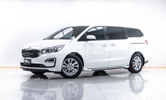 Buy Used Kia Carnival White Car in Bangkok in Bangkok Buy Used Kia Carnival White Car in Bangkok in Bangkok