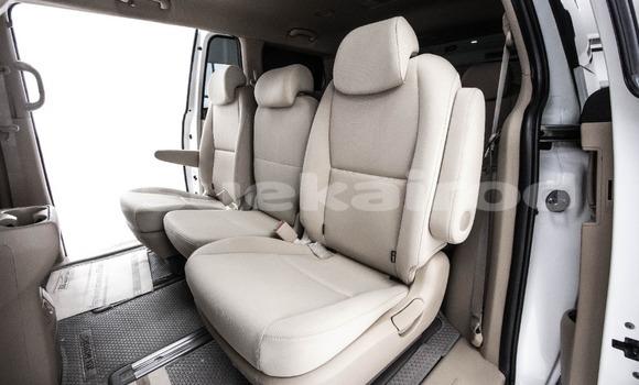 Buy Used Kia Carnival White Car in Bangkok in Bangkok Buy Used Kia Carnival White Car in Bangkok in Bangkok