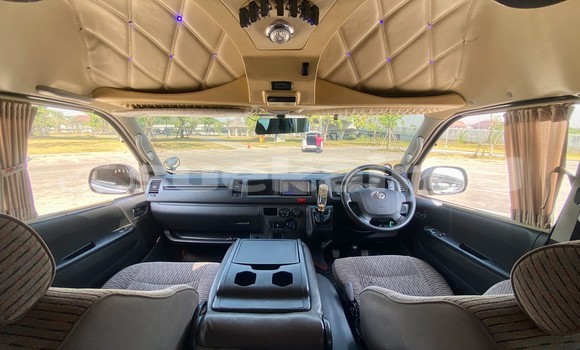 Buy Used Toyota Commuter Silver Car in Bangkok in Bangkok Buy Used Toyota Commuter Silver Car in Bangkok in Bangkok