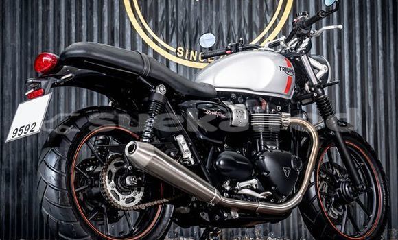 ซื้อ รถมือสอง Triumph Street Triple เงิน จักรยานยนต์ ใน %{เมือง} ใน กรุงเทพมหานคร ซื้อ รถมือสอง Triumph Street Triple เงิน จักรยานยนต์ ใน %{เมือง} ใน กรุงเทพมหานคร