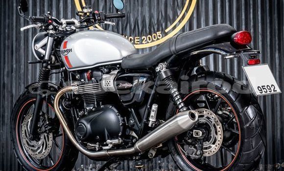 ซื้อ รถมือสอง Triumph Street Triple เงิน จักรยานยนต์ ใน %{เมือง} ใน กรุงเทพมหานคร ซื้อ รถมือสอง Triumph Street Triple เงิน จักรยานยนต์ ใน %{เมือง} ใน กรุงเทพมหานคร