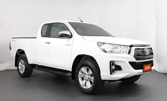 ซื้อ รถมือสอง Toyota Hiluxe Revo ขาว รถยนต์ ใน %{เมือง} ใน กรุงเทพมหานคร