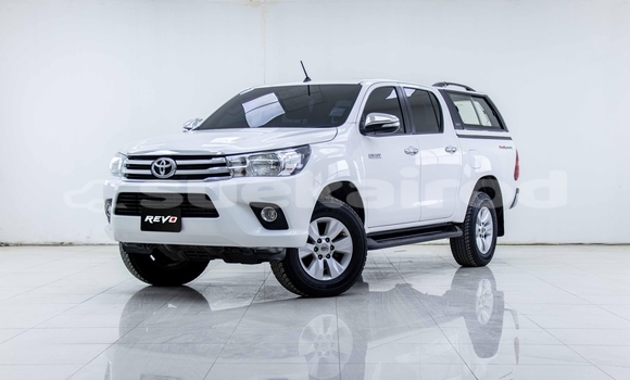 ซื้อ รถมือสอง Toyota Hiluxe Revo ขาว รถยนต์ ใน %{เมือง} ใน กรุงเทพมหานคร