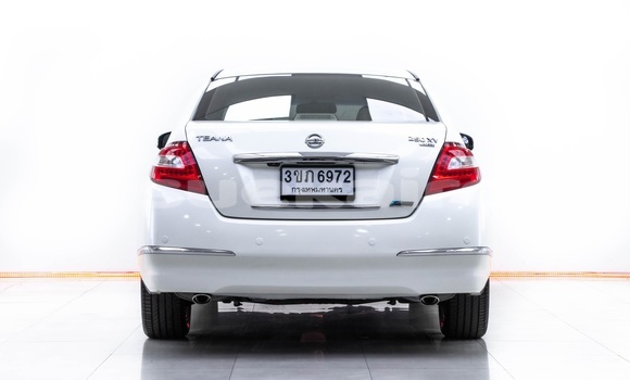 Buy Used Nissan Teana White Car in Bangkok in Bangkok Buy Used Nissan Teana White Car in Bangkok in Bangkok