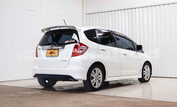 Buy Used Honda Jazz White Car in Bangkok in Bangkok Buy Used Honda Jazz White Car in Bangkok in Bangkok