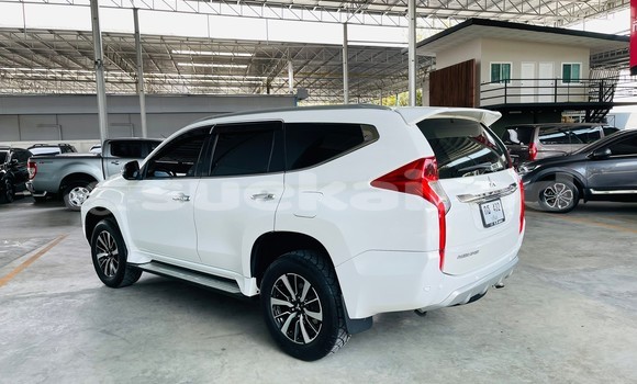 ซื้อ รถมือสอง Mitsubishi Pajero Sport ขาว รถยนต์ ใน %{เมือง} ใน กรุงเทพมหานคร ซื้อ รถมือสอง Mitsubishi Pajero Sport ขาว รถยนต์ ใน %{เมือง} ใน กรุงเทพมหานคร