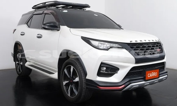 ซื้อ รถมือสอง Toyota Fortuner ขาว รถยนต์ ใน %{เมือง} ใน กรุงเทพมหานคร
