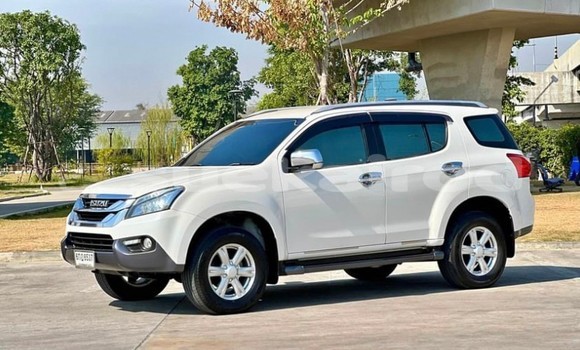 ซื้อ รถมือสอง Isuzu MU-X ขาว รถยนต์ ใน %{เมือง} ใน กรุงเทพมหานคร