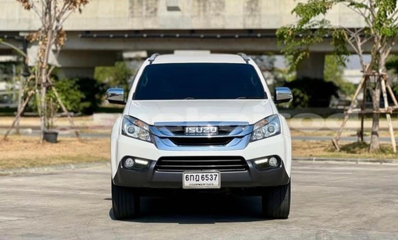 Buy Used Isuzu MU-X White Car in Bangkok in Bangkok Buy Used Isuzu MU-X White Car in Bangkok in Bangkok