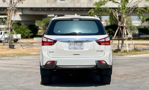 Buy Used Isuzu MU-X White Car in Bangkok in Bangkok Buy Used Isuzu MU-X White Car in Bangkok in Bangkok