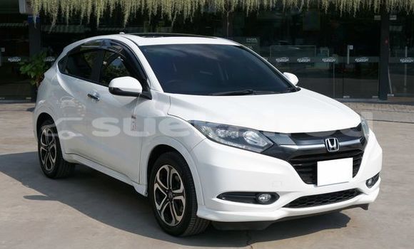 ซื้อ รถมือสอง Honda HR-V ขาว รถยนต์ ใน %{เมือง} ใน กรุงเทพมหานคร