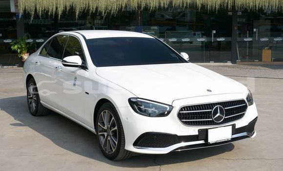 ซื้อ รถมือสอง Mercedes-Benz E-Classe ขาว รถยนต์ ใน %{เมือง} ใน กรุงเทพมหานคร
