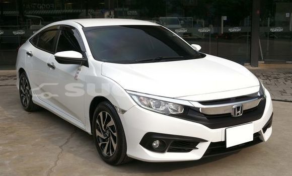 ซื้อ รถมือสอง Honda Civic ขาว รถยนต์ ใน %{เมือง} ใน กรุงเทพมหานคร