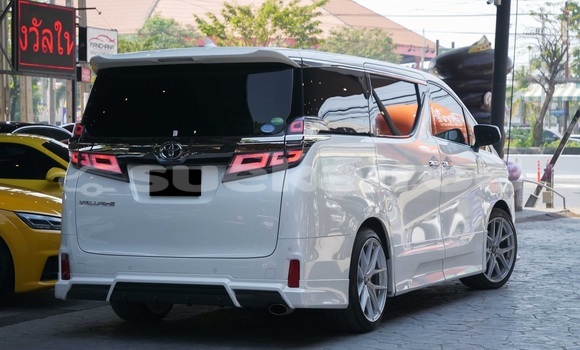 Buy Used Toyota Vellfire White Car in Bangkok in Bangkok Buy Used Toyota Vellfire White Car in Bangkok in Bangkok