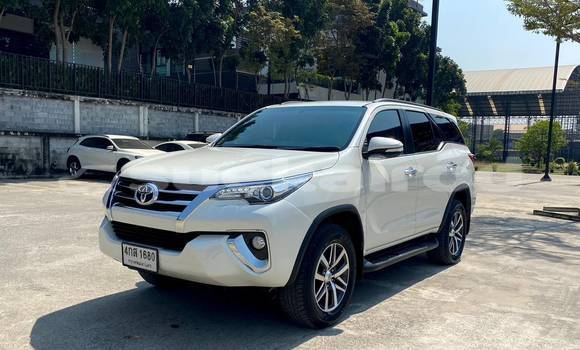 Buy Used Toyota Fortuner White Car in Bangkok in Bangkok