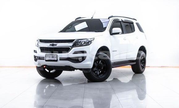 Buy Used Chevrolet TrailBlazer White Car in Bangkok in Bangkok