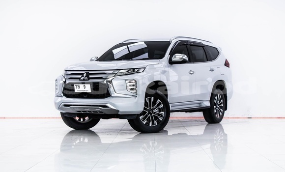 ซื้อ รถมือสอง Mitsubishi Pajero Sport ขาว รถยนต์ ใน %{เมือง} ใน กรุงเทพมหานคร