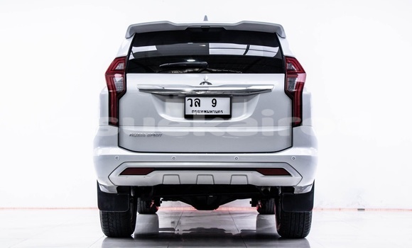 Buy Used Mitsubishi Pajero Sport White Car in Bangkok in Bangkok Buy Used Mitsubishi Pajero Sport White Car in Bangkok in Bangkok