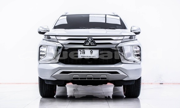 Buy Used Mitsubishi Pajero Sport White Car in Bangkok in Bangkok Buy Used Mitsubishi Pajero Sport White Car in Bangkok in Bangkok