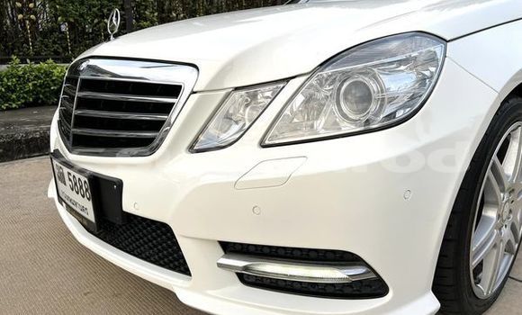 ซื้อ รถมือสอง Mercedes-Benz E-Classe ขาว รถยนต์ ใน %{เมือง} ใน กรุงเทพมหานคร ซื้อ รถมือสอง Mercedes-Benz E-Classe ขาว รถยนต์ ใน %{เมือง} ใน กรุงเทพมหานคร