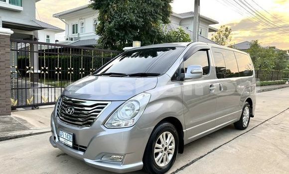 ซื้อ รถมือสอง Hyundai H1 เงิน รถยนต์ ใน %{เมือง} ใน กรุงเทพมหานคร