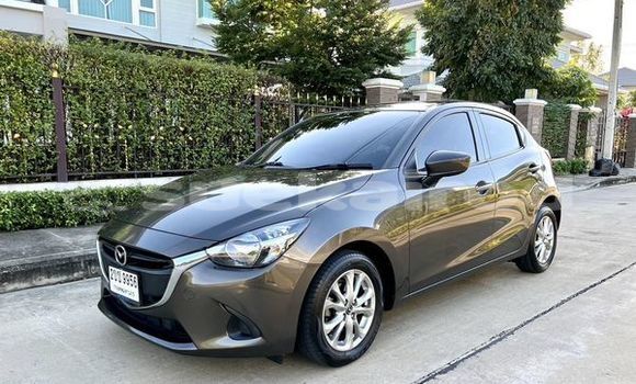 ซื้อ รถมือสอง Mazda 2 เงิน รถยนต์ ใน %{เมือง} ใน กรุงเทพมหานคร