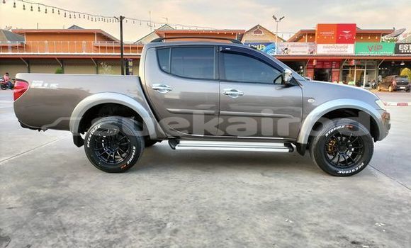 ซื้อ รถมือสอง Mitsubishi Triton สีน้ำตาล รถยนต์ ใน %{เมือง} ใน กรุงเทพมหานคร ซื้อ รถมือสอง Mitsubishi Triton สีน้ำตาล รถยนต์ ใน %{เมือง} ใน กรุงเทพมหานคร